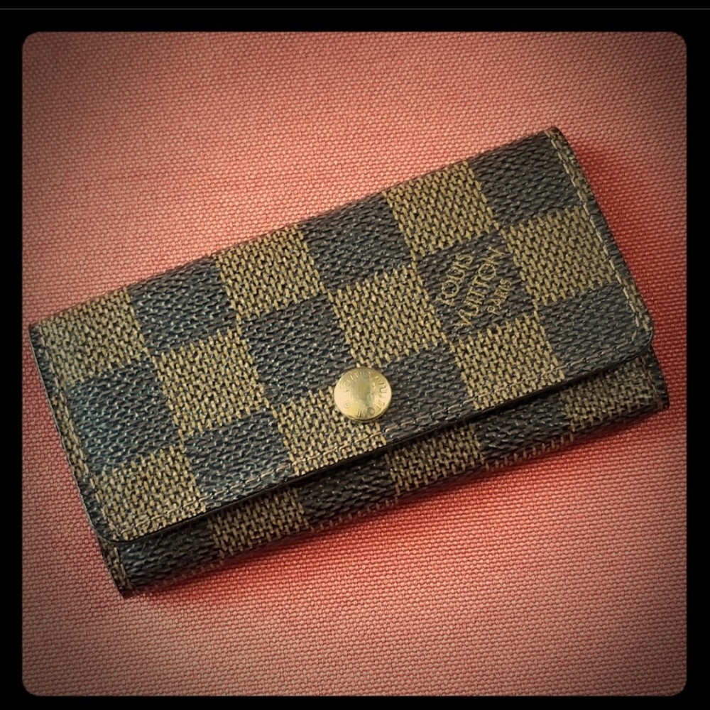 *SOLD* Louis Vuitton key holder